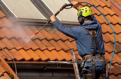 Démoussage et hydrofuge de toiture à Sommerécourt
